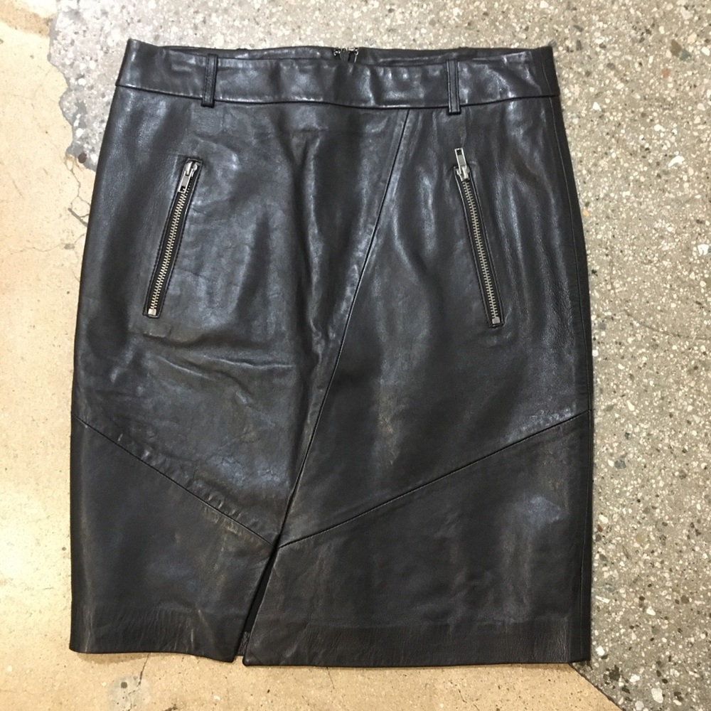 Black lambskin leather Pencil skirt with zipper details
